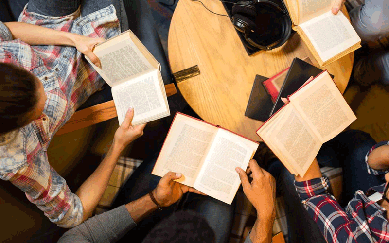 Club de lectura per a adults