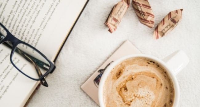 Cafe tertulia. Trobada adults.